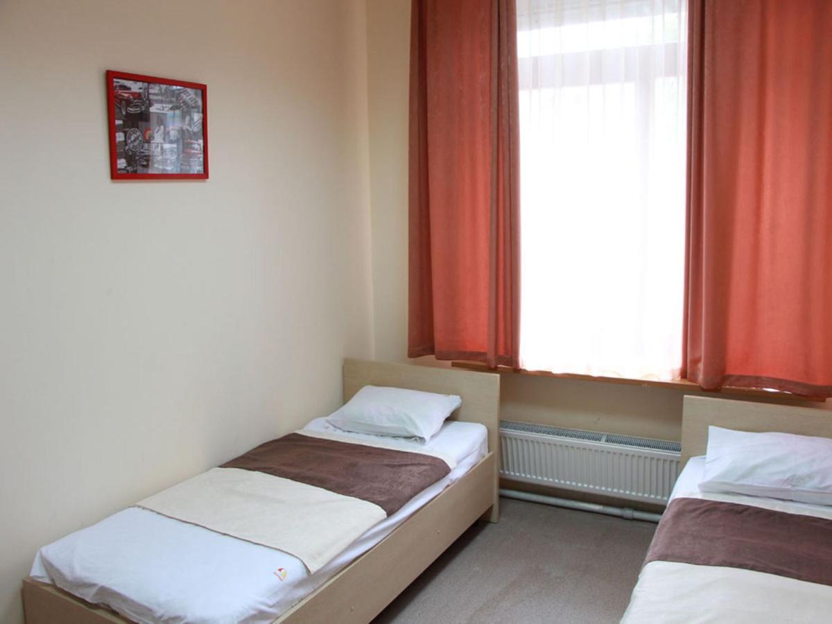 Hostel Podolski Plus Kiev Exterior foto