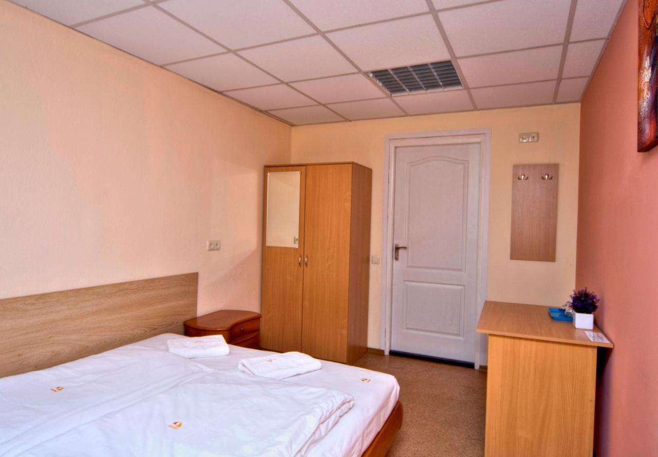 Hostel Podolski Plus Kiev Exterior foto