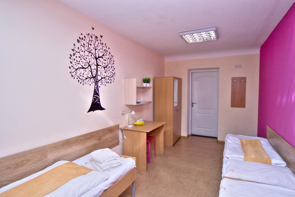 Hostel Podolski Plus Kiev Exterior foto