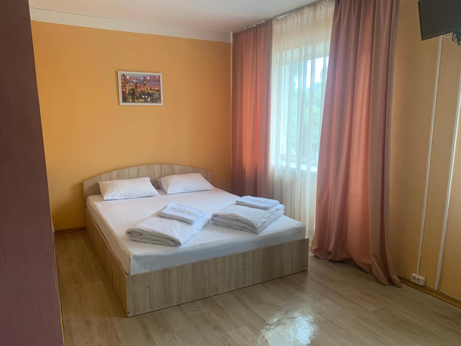 Hostel Podolski Plus Kiev Exterior foto