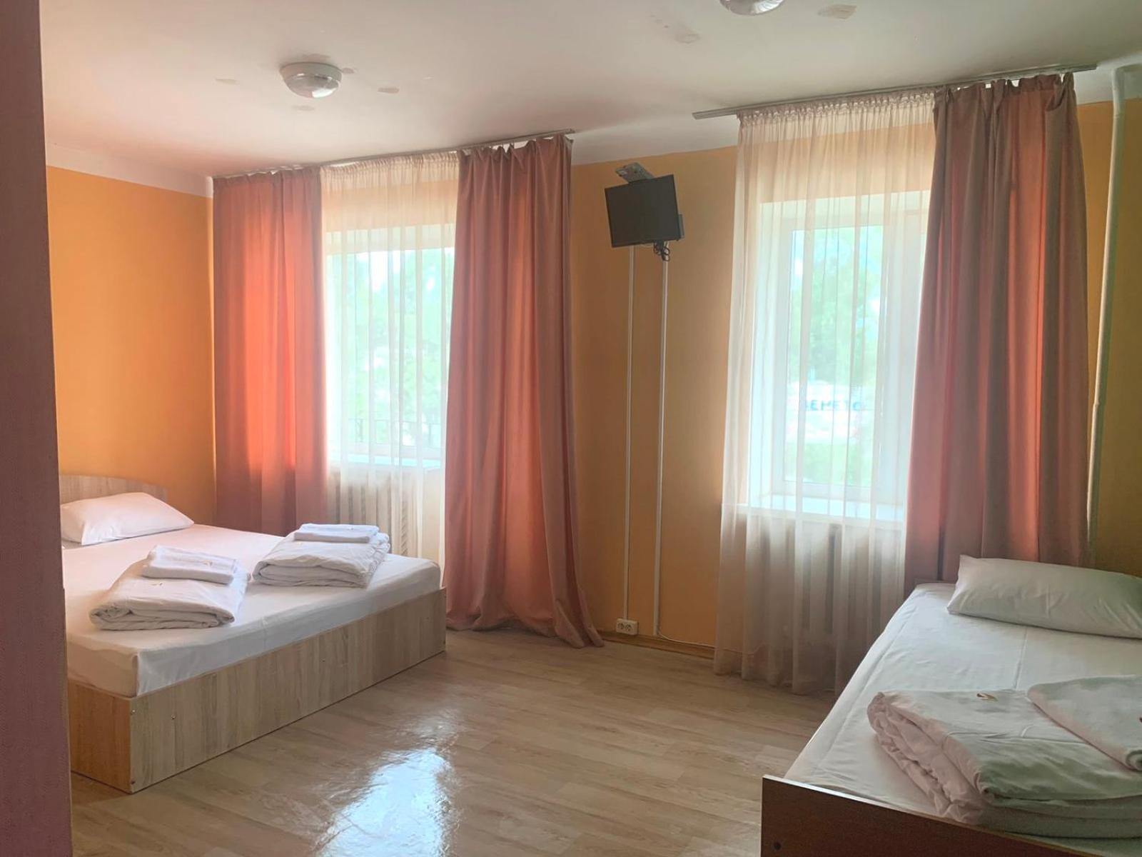 Hostel Podolski Plus Kiev Exterior foto