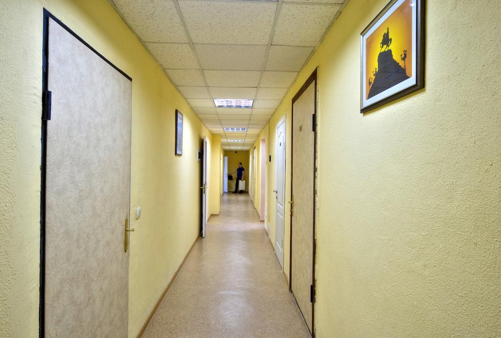 Hostel Podolski Plus Kiev Exterior foto